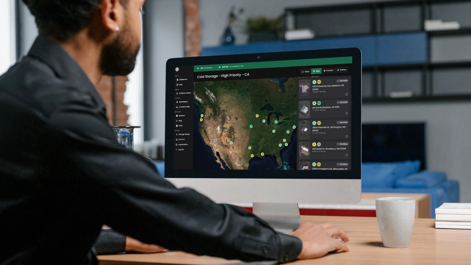 user looking at Station A desktop dashboard